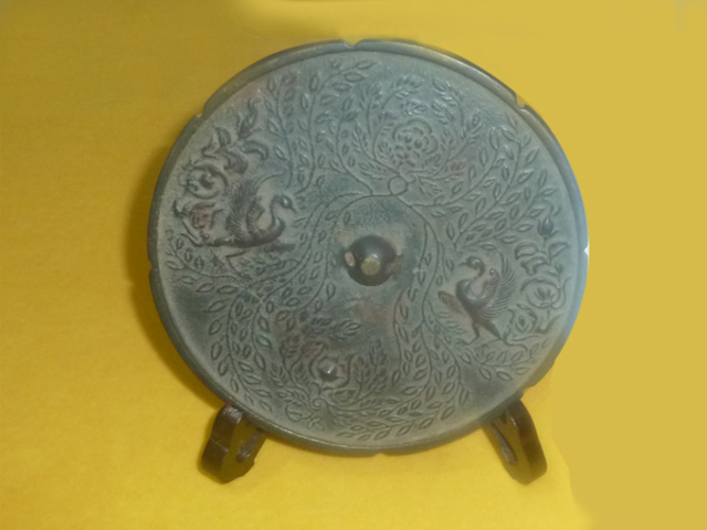 缠枝莲双鸾镜·清代