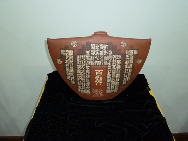 Qiu Yulin Bailong bottle