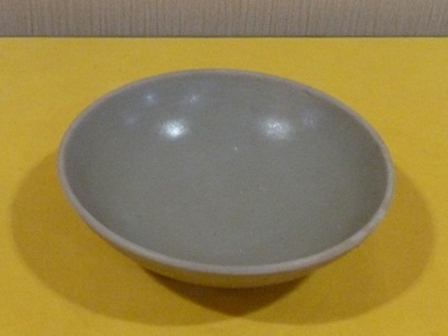 Yue kiln celadon bowl five generations