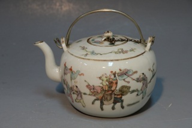 Kirin delivery pastel teapot