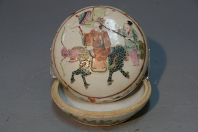 Kirin Feeder Pastel Compact