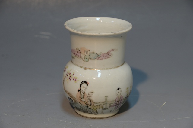 The maid's lesson is pastel slag bucket