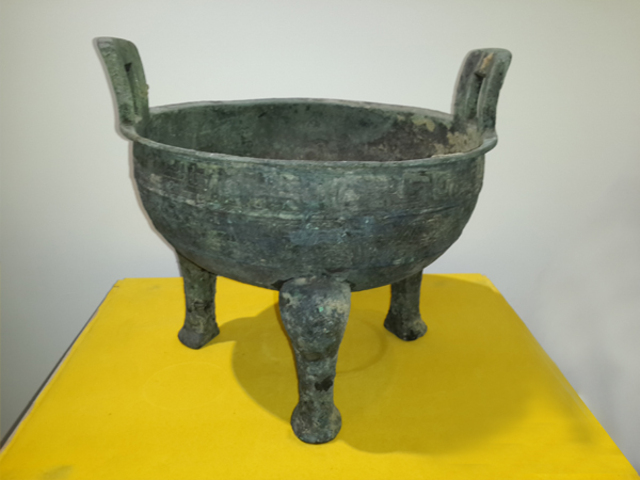 Bronze three-legged tripod spring and autumn