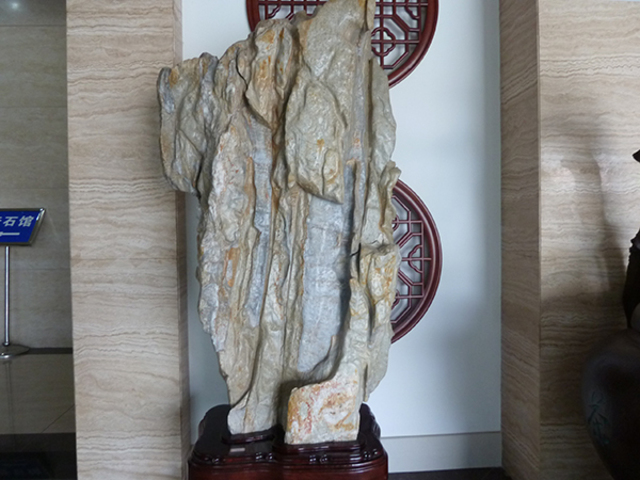 Smooth sailing, green jade rough stone