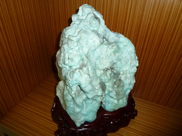 Fairy moth rest agate rough stone