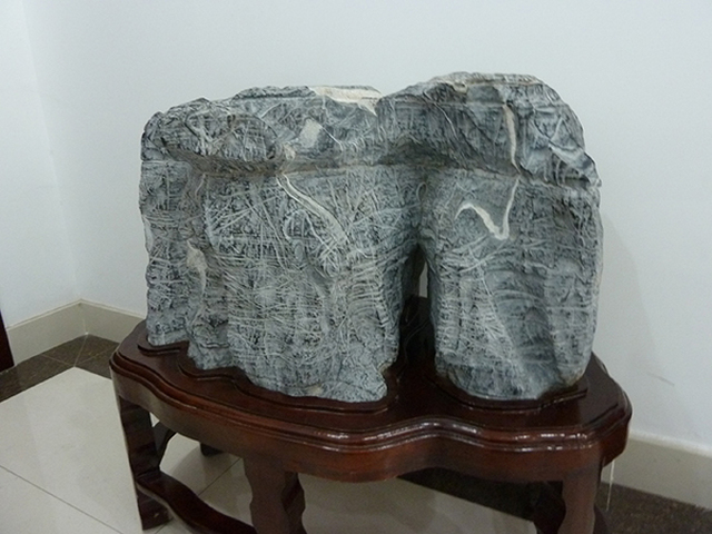 Elephant Trunk Mountain, Lingbi Stone